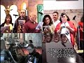 coro hispano y musicos cantan y tocan 