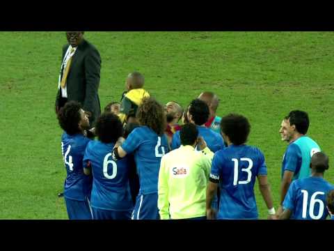 Neymar faz a festa com garotinho na África