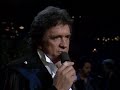 Johnny-Cash-singing-