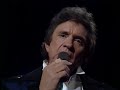Johnny-Cash-singing-