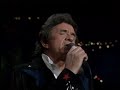 Johnny-Cash-singing-
