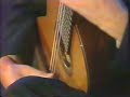 un joven david russell interpretando la bagatelle n�1 del compositor william walton.
www.davidrussell.com