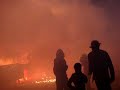 Final apoteosico para las fiestas del correfoc, donde de repente imprediciblemente explota el camion donde iban todos los fuegos artificiales, que por cierto ya deberian estar montados en la plaza... el caso es que de alli salimos corriendo todos hasta los mossos corrian a lo salvese quien pueda... me recuerda al san juan del 97 xDDD