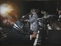 La Historia del Jazz contada en lo que duran los anuncios de una peli. La Historia del Jazz contada en lo que duran los anuncios de una peli.