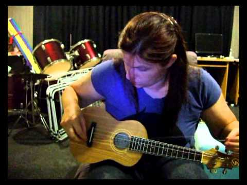 how to fit ukulele strings