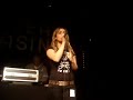 ne me promets pa ecrit par soprano

http://lea-zik.skyblog.com




c'est vrai que dans tes bras 
m�me en alaska 
j'ai chaud 
voil� pourquoi 
j'y passe mes nuits 
c'est vrai que dans tes yeux 
l'avenir est beau 
voil� pourquoi 
a l'int�rieur j'y vis 
c'est vrai que sur tes l�vres 
le temps s'arr�te 
j'ai l'impression d'etre sur un nuage 
c'est vrai que dans tes mots 
je me prom�ne dans un bel ouvrage 
mais combien de fois, 
ai-je rencontr� l'amour dans ma vie ? 
et combien de fois, 
ai-je et� d��ue de vivre ? 
ne m'promets pas le ciel 
si les etoiles 
sont aussi dures a atteindre 
ne m'promets pas l'avenir 
si t'as jeunesse 
n'est toujours pas faite 
ne m'promets pas ta vie 
si tu la donne jour et nuit 
a la rue 
car combien de fois, 
ai-je etais d��ue ?