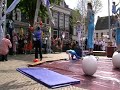 marco bonisimo jongleert voor koningin beatrix