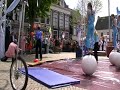 marco bonisimo jongleert voor koningin beatrix