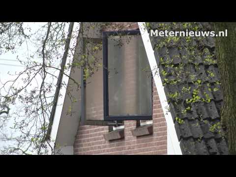 Politie vindt dode jongen na woningbrand Veenoord