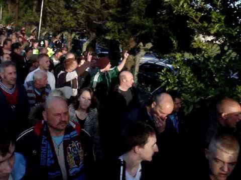 Aficionados fuera del Turf Moor