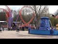 Watch the talking fountain in Walibi Holland give his rude opinions about the people who walk by.