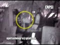 LOS AGENTES DE NEGRO DE  VIVA LA MAÑANA EN UN PANTEON.