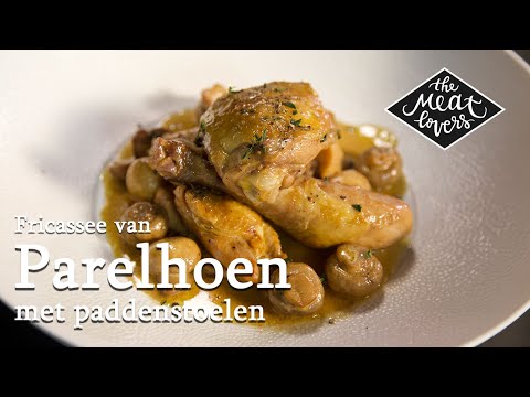 Fricassee van Parelhoen met Paddenstoelen