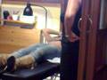 arianna alle prese cn il suo primo piercing