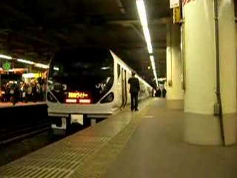 E257系湘南ライナー1号藤沢駅入線風景