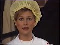 fr�nb�rjan var det lill babs, titti sj�blom (riktiga lillbabs) och cindy peeters som skulle sjunga ...
men meta sv�nger b�ttre .. dessutom jobbade hennes syrra i 