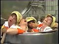 fr�nb�rjan var det lill babs, titti sj�blom (riktiga lillbabs) och cindy peeters som skulle sjunga ...
men meta sv�nger b�ttre .. dessutom jobbade hennes syrra i 