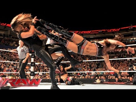 Natalya & The Bella Twins vs. Summer Rae, AJ Lee & Tamina Snuka: Raw, Dec. 2, 2013
