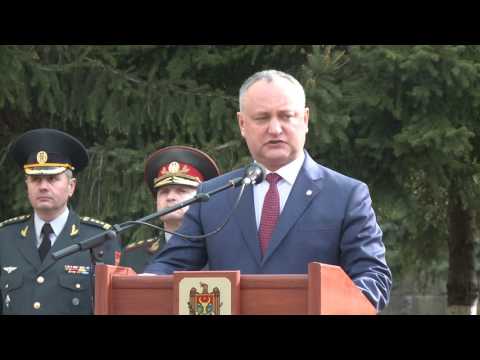 Игорь Додон принял участие в торжественной церемонии поднятия Государственного Флага Республики Молдова