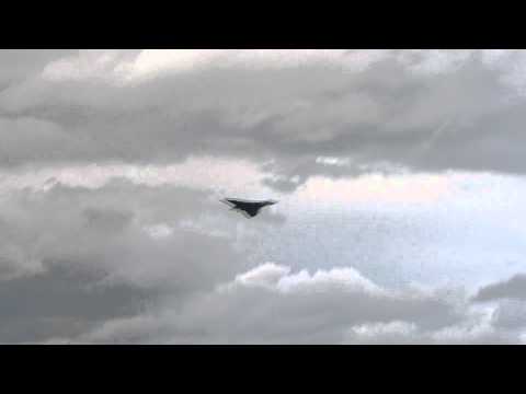 jimvwmoss - XH558 Vulcan Bomber flying at the Fairford Royal International Air Tattoo 2011 http://www.vulcantothesky.org.
