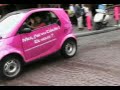 d�j� de retour � paris, c�cile aurait envahi montmartre. les commer�ants sont rest�s bouche b�e en voyant leur quartier tout de rose v�tu. regardez la vid�o... modette