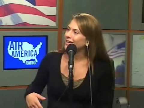 Hot Chick Uses Sex Appeal and Makes ...