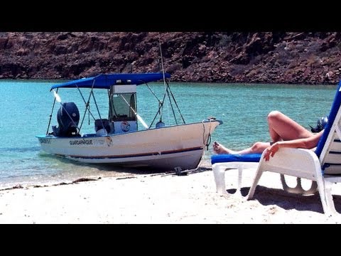Cabos - http://www.tusdestinos.net Turismo en Baja California Sur, México. En este vídeo podemos ver un resumen de todo lo que podemos encontrar en Los Cabos y La Pa...