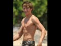 Zac Efron shirtless slideshow