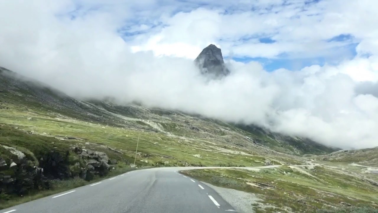 Driving down Trollstigen. Hyperlapse on iPhone SE