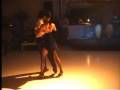 Tango ve Kırmızı Dans ekolü kurucusu ve baş eğitmeni Orçun Sakarya'nın 2006 yılında Antalya'da düzenlenen workshopundan enfes bir show. Gözleri tamamen kapalı...
