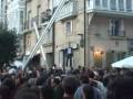 videos de Artista alemão causa furor ao levitar por ruas européias - Artista alemão causa furor ao levitar por ruas européias - UOL Entretenimento - Vídeos