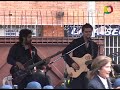 Juanes le canta a los soldados heridos