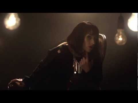 LA Mitchell - Video by Karl Lear of Red Yeti - http://www.redyeti.co.nz/ L.A. Mitchell's love of innovation sees her constantly exploring new ways of recording and perform...