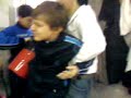 bidone della monnezza quasi addosso a pelella