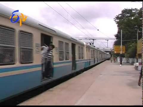 Women TC Attacked By Ticketless Passengers In Hyderabad