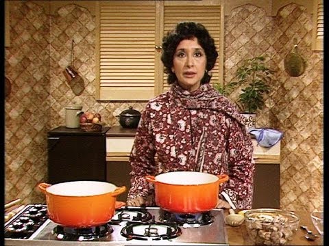 Jaffrey - Part 1 of 2. Madhur Jaffrey demonstrates the first steps in making a Shahi Korma curry. From episode 5 of Madhur Jaffrey's Indian Cookery: http://bit.ly/Z1Qe...