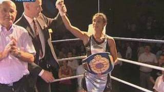 Nadya Hokmi, Championne Du Monde De Boxe Anglaise !