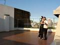 Manuel y Débora bailan un tangazo en la Terraza