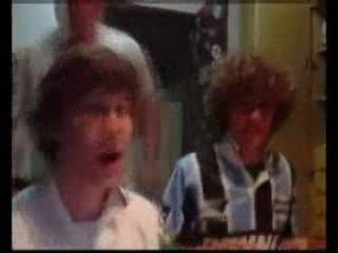 Flommivids - these idiot get caught lip synincing..there faces are priceless...lol.