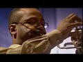 rabih abou-khalil - ma muse m'amuse

rabih abou-khalil: oud 
eddie allen: trumpet 
dave ballou: trumpet 
tom varner: french horn 
dave bargeron: euphonium 
michael godard: tuba 
gabriele mirabassi: clarinet 
antonio hart: alto saxophone 
ellery eskelin: tenor saxophone 
vincent courtois: cello 
nabil khaiat: frame drums 
jarrod cagwin: drums