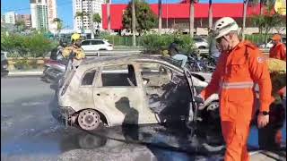 Veículo pega fogo na Zona Sul de Aracaju
