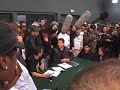 Besancenot signe le contrat d\