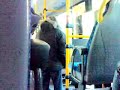 Jeg svetter i hjel !! Gal kjerring p� bussen!