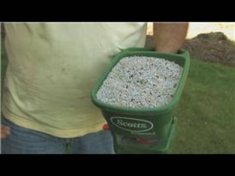 how to fertilize your lawn by hand