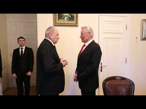 Președintele Nicolae Timofti l-a felicitat pe Petru Lucinschi cu ocazia zilei sale de naștere