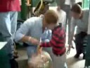 Una peque�a ni�a, una gran ayuda