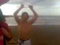 videos de barni escabiando en la playa