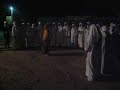et oui c sa les mariage de taghit 100 hommes avec une femme qui l'entoure et elle danse que pour eux.