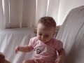Neném rindo até cair 3