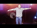 Click here to watch this video Sondre Moe Fjeldstad danser på jubeleums konserten for UKM